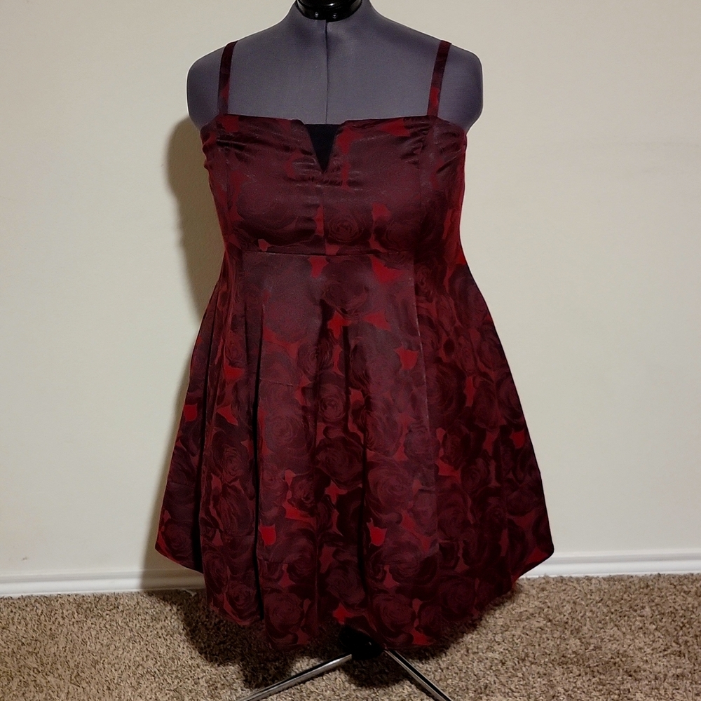 BETSEY JOHNSON FLORAL JACQUARD BABYDOLL DRESS